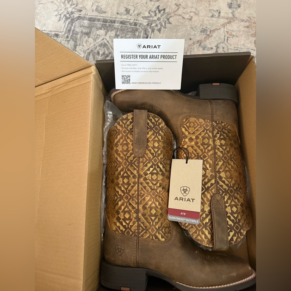 Ariat Embossed Leather Cowgirl  Boots in Brown  and gold. Ariat Cowgirl Boots - Picture 2 of 5